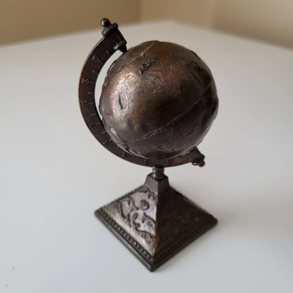 Vintage Hong Kong Die Cast Metal Miniature Globe Pencil Sharpener - Picture 1 of 16